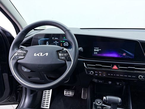 Used 2024 Kia Niro SX Touring FWD image 5