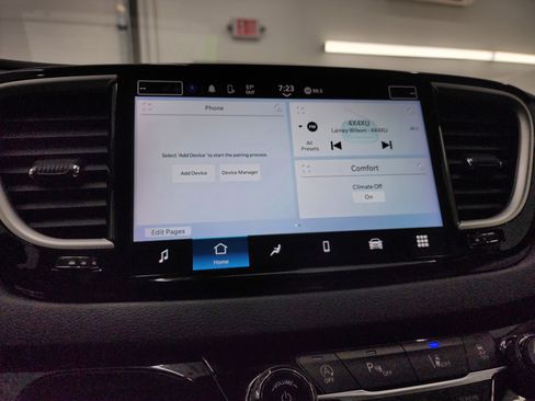 Used 2024 Chrysler Pacifica Touring-L image 49