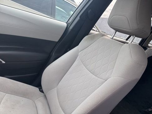 Used 2022 Toyota Corolla Cross LE image 11