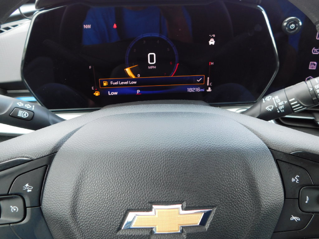Used 2025 Chevrolet Trax LT FWD image 29