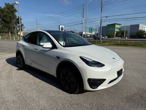 Used 2023 Tesla Model Y Long Range AWD/4WD image 3