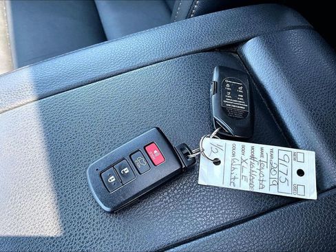Used 2019 Toyota Highlander SE AWD/4WD image 36