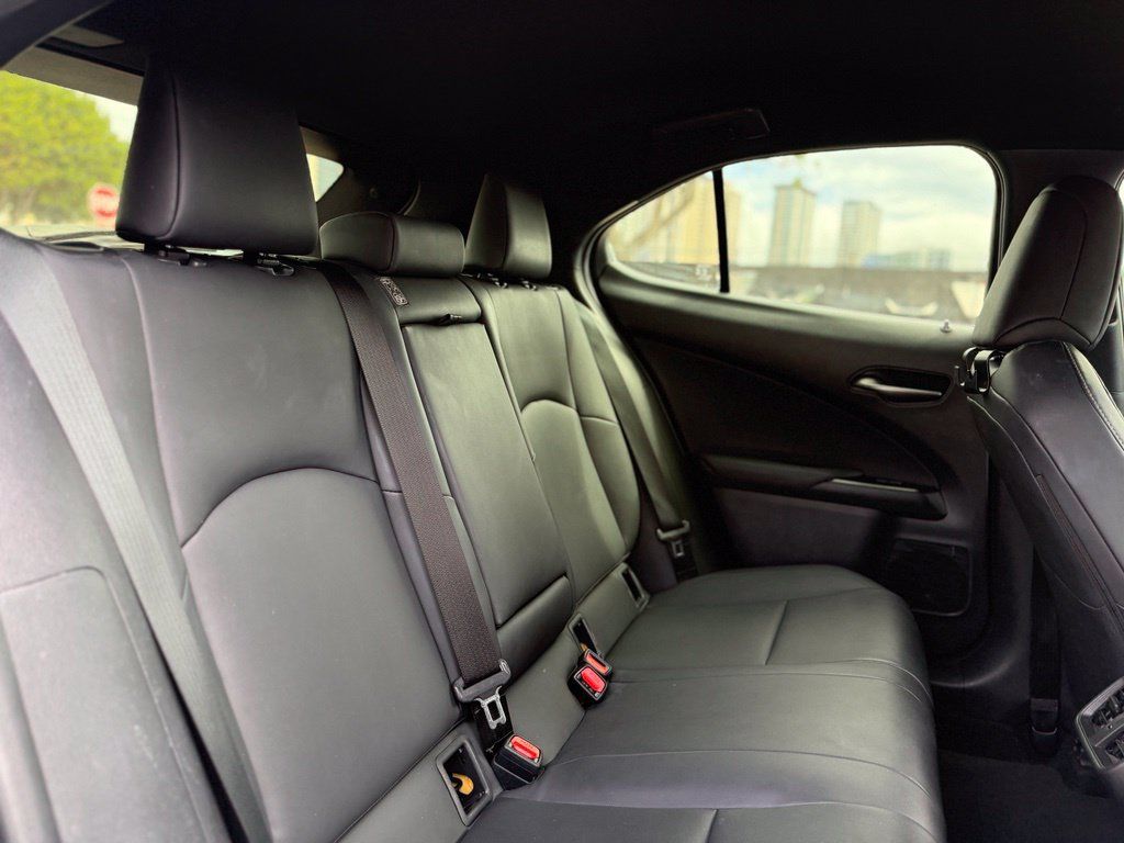 Used 2022 Lexus UX 250h AWD/4WD image 14