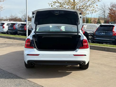 Used 2020 Volvo S60 T6 Momentum image 5