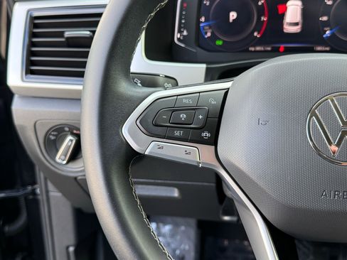 Used 2023 Volkswagen Atlas SE w/ Black Wheel Package image 25