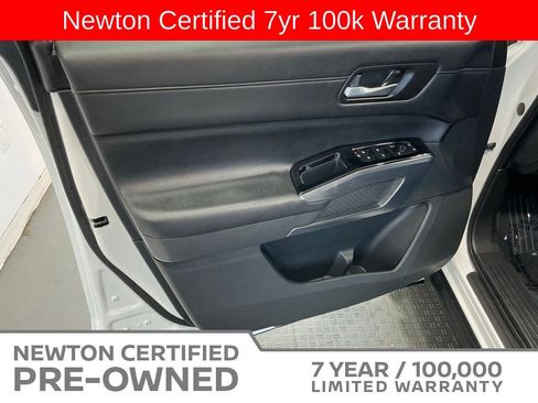 Used 2024 Nissan Pathfinder SL AWD/4WD image 36