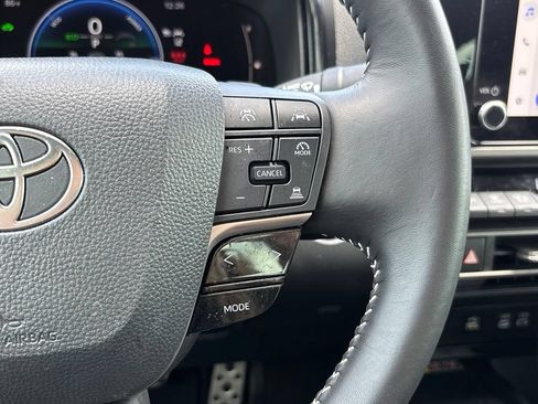 Used 2025 Toyota Camry SE w/ Convenience Package FWD image 17