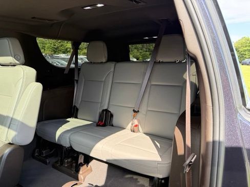 Used 2023 GMC Yukon XL SLT AWD/4WD image 29