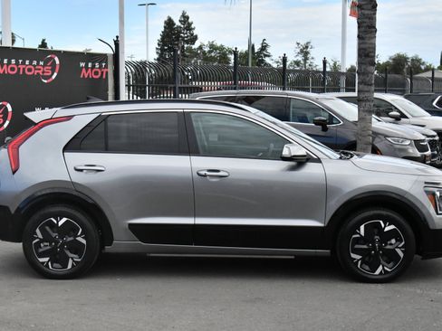 Used 2024 Kia Niro Wind FWD image 9