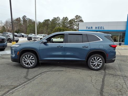 Used 2025 Buick Enclave Preferred image 2