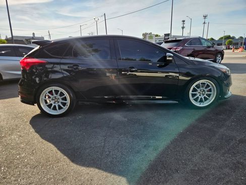 Used 2018 Ford Focus ST FWD image 4