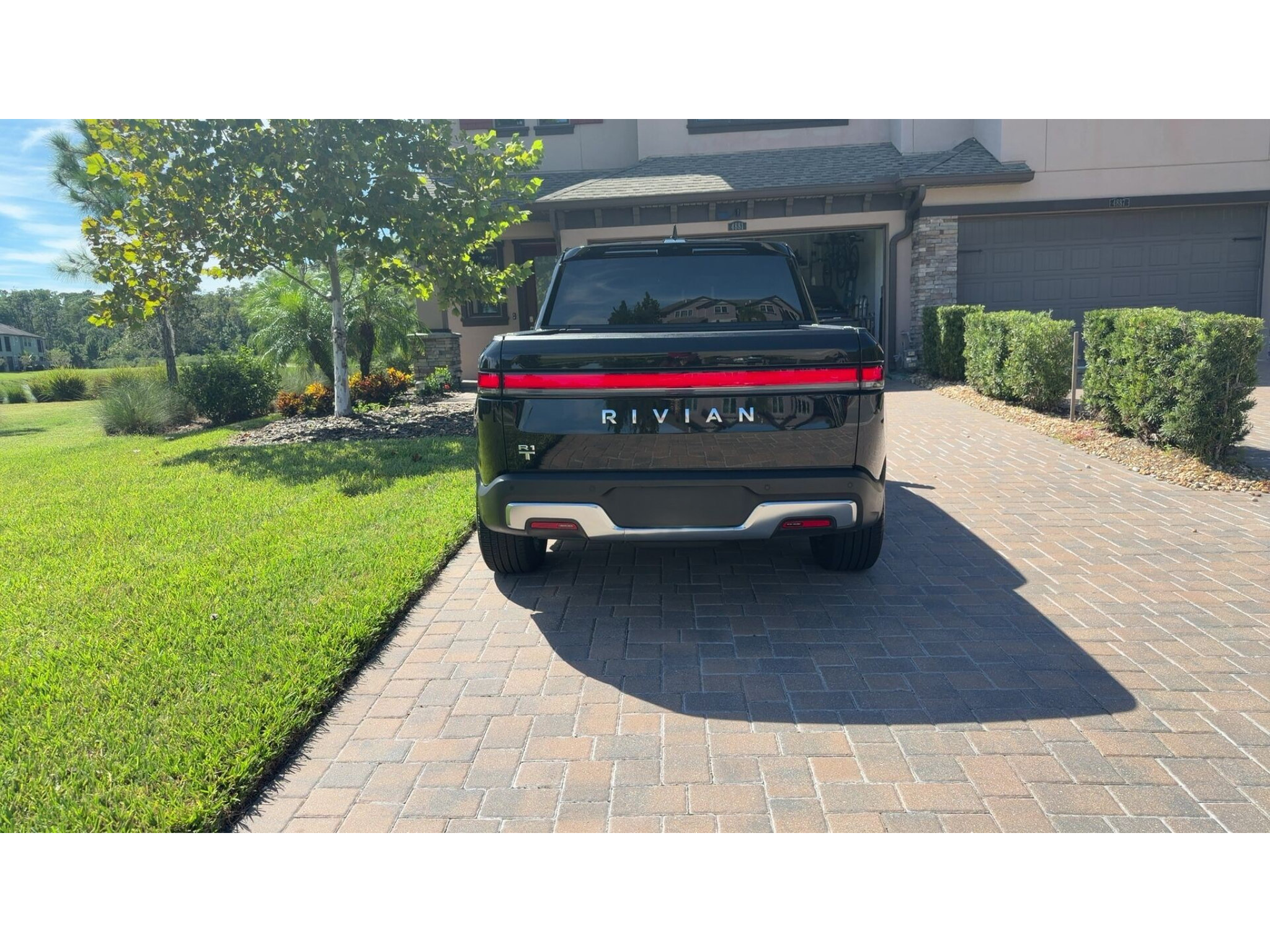 Used 2023 Rivian R1T Adventure Dual AWD/4WD image 4