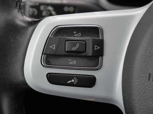 Used 2018 Volkswagen Beetle 2.0T SE image 34