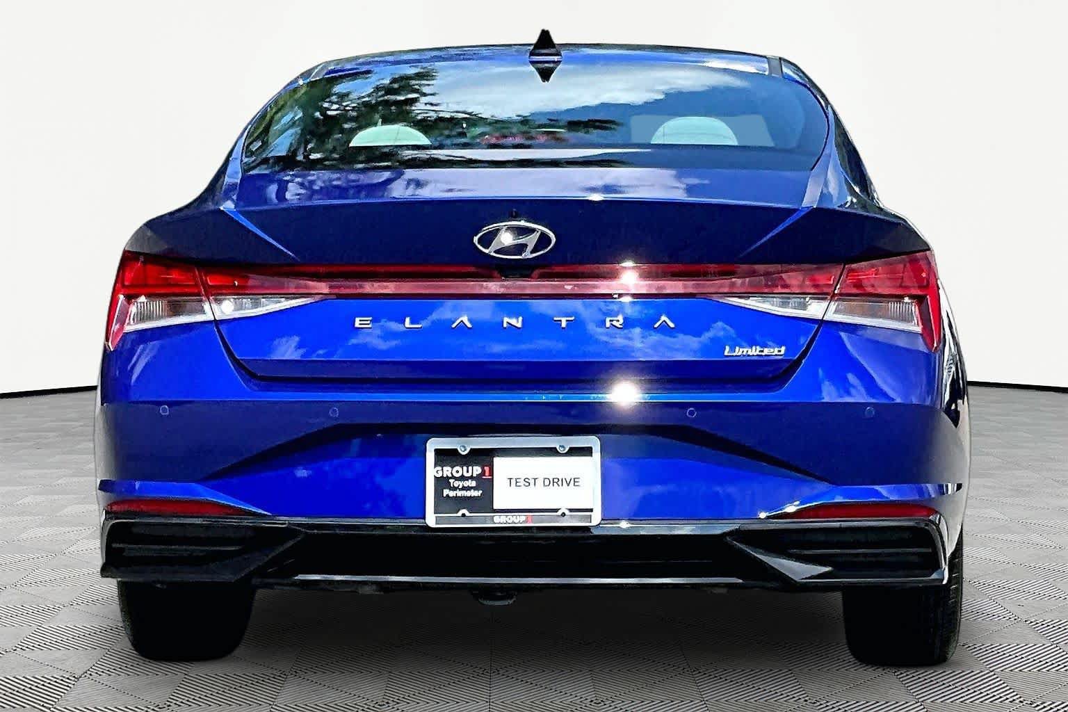 Used 2023 Hyundai Elantra Limited FWD image 5
