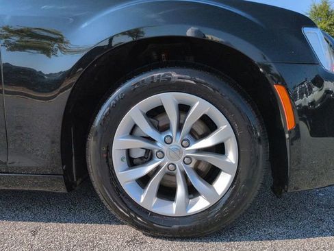 Used 2022 Chrysler 300 Touring image 10