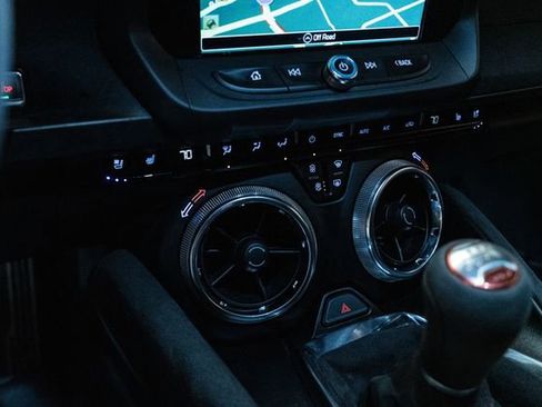 Used 2018 Chevrolet Camaro ZL1 image 27