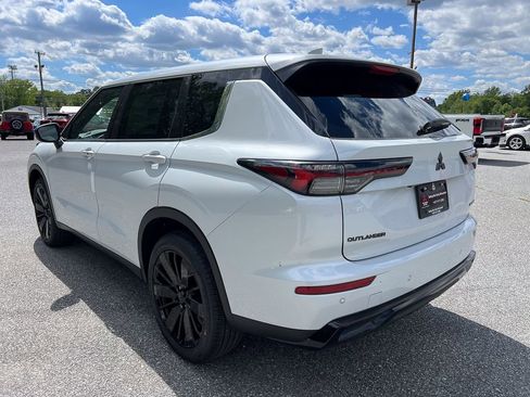 New 2026 Mitsubishi Outlander LE AWD/4WD image 3