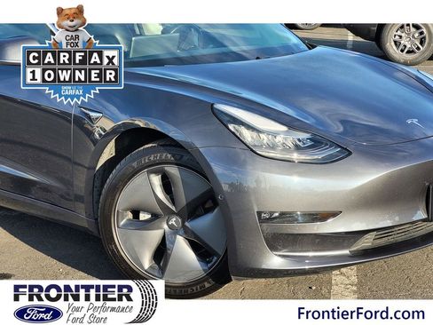 Used 2018 Tesla Model 3 Mid Range image 4