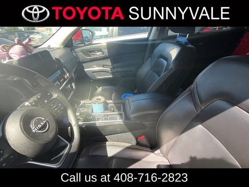 Used 2024 Nissan Pathfinder SL FWD image 5