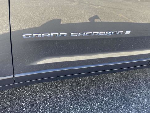 Certified 2022 Jeep Grand Cherokee L Limited image 23