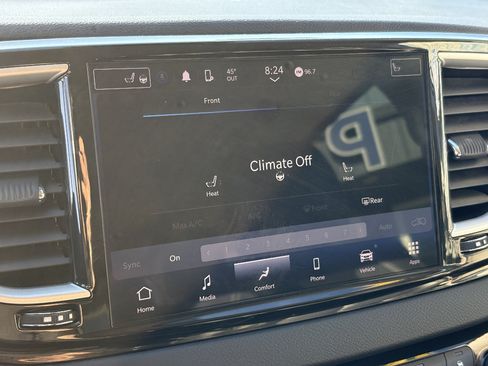 Used 2024 Chrysler Pacifica Touring-L FWD image 36
