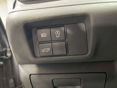 Used 2024 Toyota Highlander XLE image 24