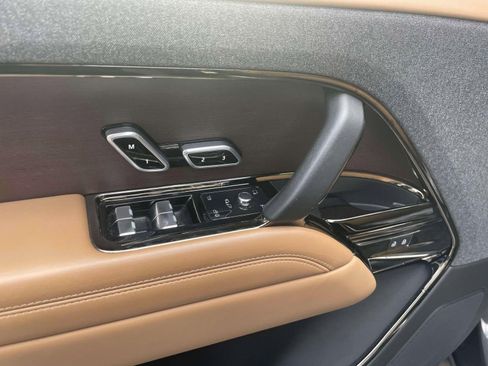 Used 2023 Land Rover Range Rover Sport SE image 17
