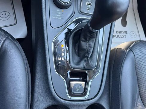 Used 2020 Jeep Cherokee Limited AWD/4WD image 15