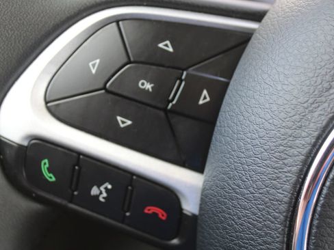 Used 2021 Jeep Renegade Latitude FWD image 26