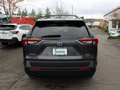 Used 2020 Toyota RAV4 XLE image 4