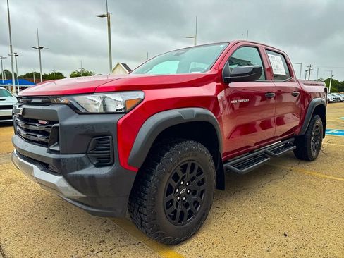 Used 2023 Chevrolet Colorado Trail Boss w/ Technology Package AWD/4WD image 3