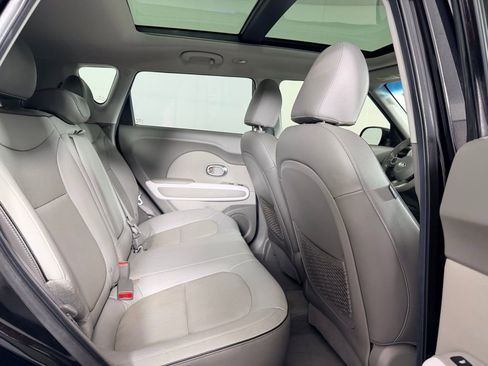 Used 2017 Kia Soul EV + w/ Sun & Fun Package image 32