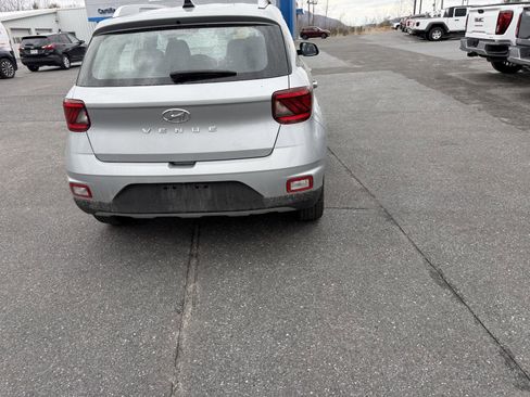 Used 2021 Hyundai Venue SEL image 6