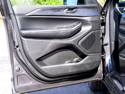 New 2025 Jeep Grand Cherokee L Altitude image 25