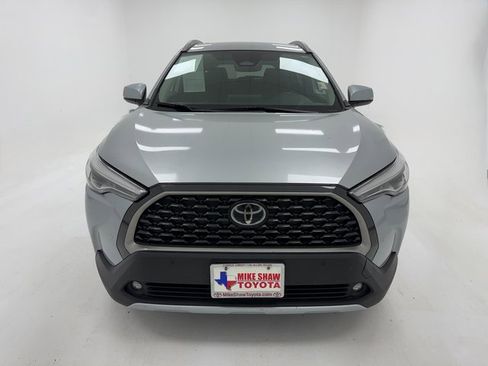 Used 2024 Toyota Corolla Cross XLE image 3