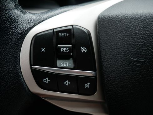 Used 2021 Ford Explorer XLT w/ Equipment Group 202A AWD/4WD image 33