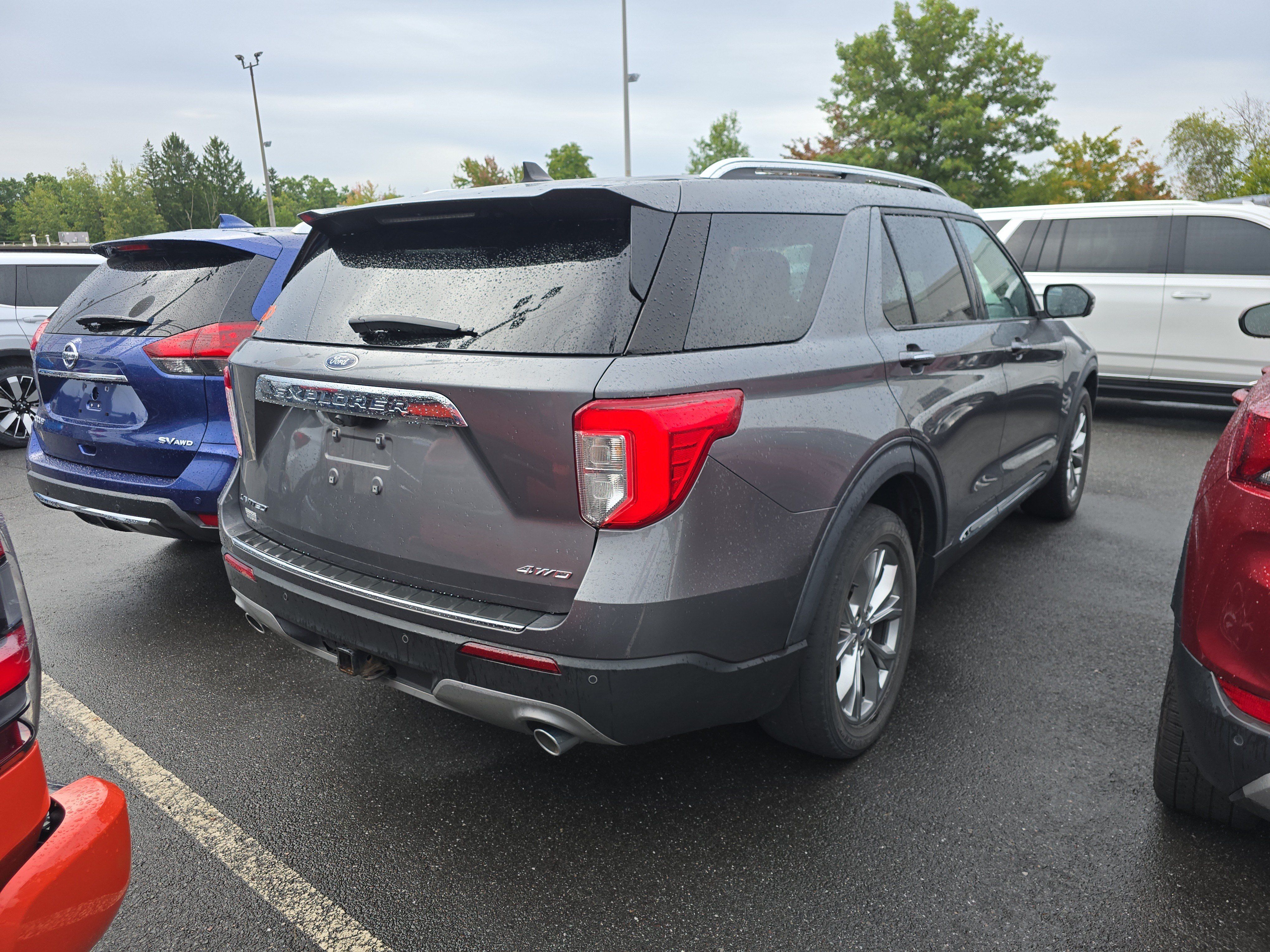 Used 2021 Ford Explorer Limited w/ Equipment Group 301A AWD/4WD image 2