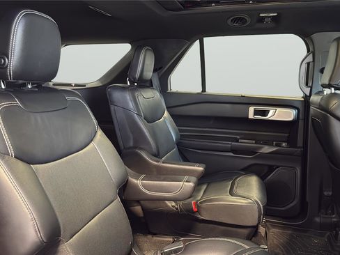 Used 2020 Ford Explorer ST w/ ST Street Pack image 15