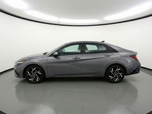 Used 2025 Hyundai Elantra Limited FWD image 5