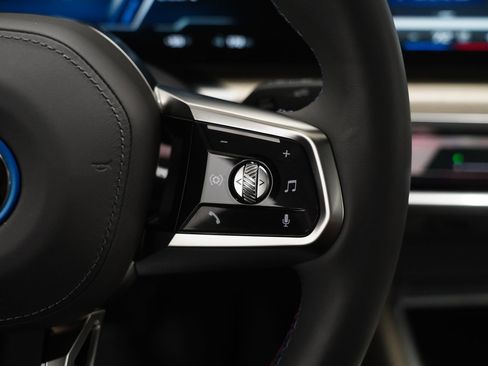 Used 2025 BMW i7 M70 w/ Executive Package image 19