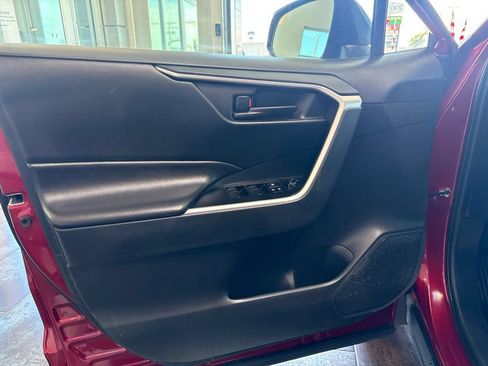 Used 2025 Toyota RAV4 LE AWD/4WD image 16