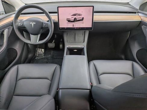 Used 2023 Tesla Model Y Long Range image 19