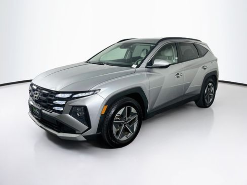 Used 2025 Hyundai Tucson SEL FWD image 3