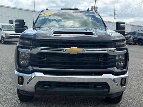 Used 2024 Chevrolet Silverado 3500 LT w/ Convenience Package AWD/4WD image 2