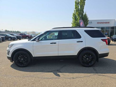 Used 2017 Ford Explorer Sport w/ Equipment Group 401A AWD/4WD image 2