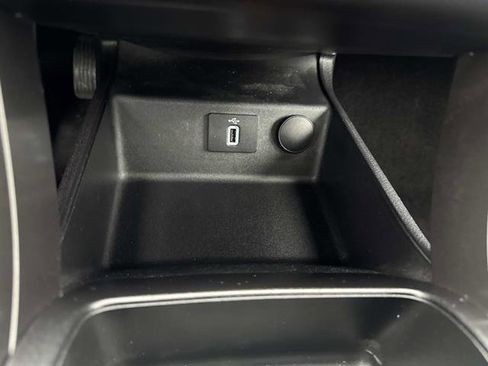 Used 2017 Ford Fusion SE w/ Equipment Group 201A image 19