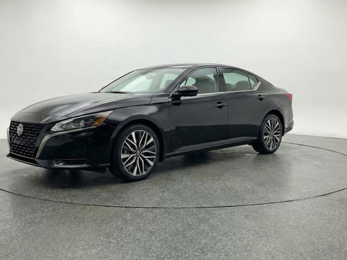 Used 2025 Nissan Altima 2.5 SV image 3