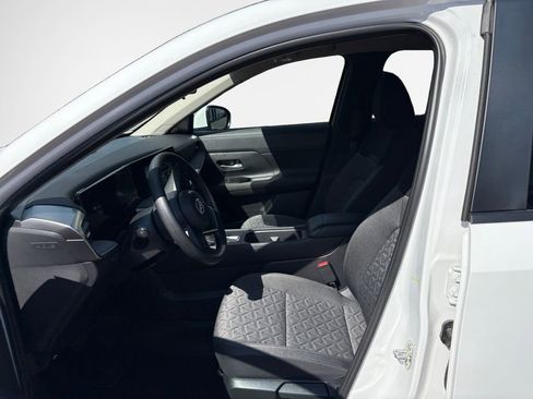 Used 2025 Nissan Kicks SV FWD image 12