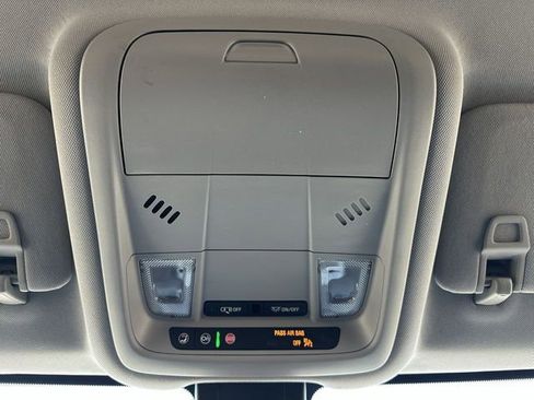 Used 2024 GMC Terrain SLE w/ Driver Convenience Package image 19