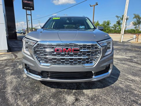 Used 2024 GMC Terrain Denali w/ Denali Premium Package AWD/4WD image 2